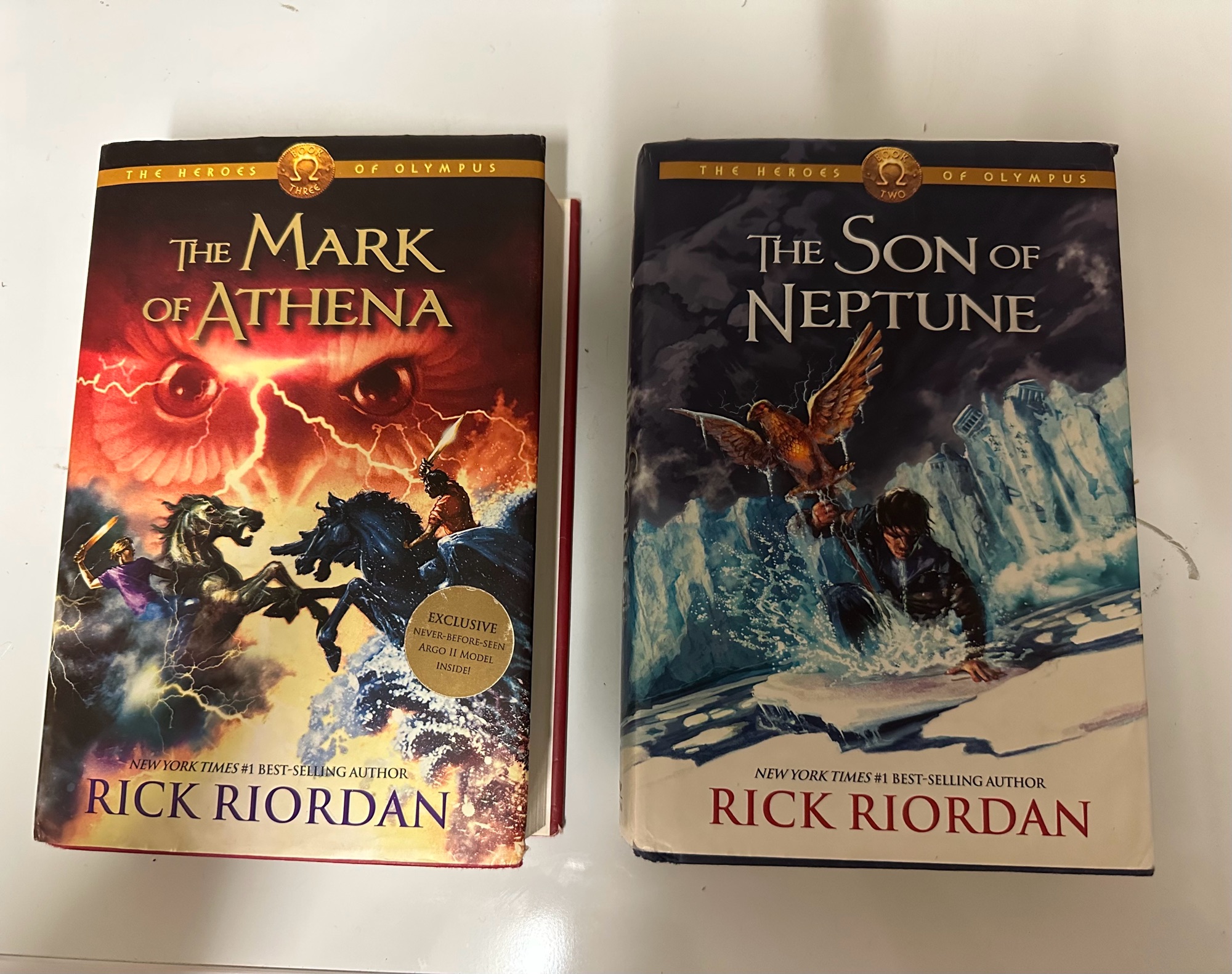 Rick Riordan 책 2권 판매 - 1