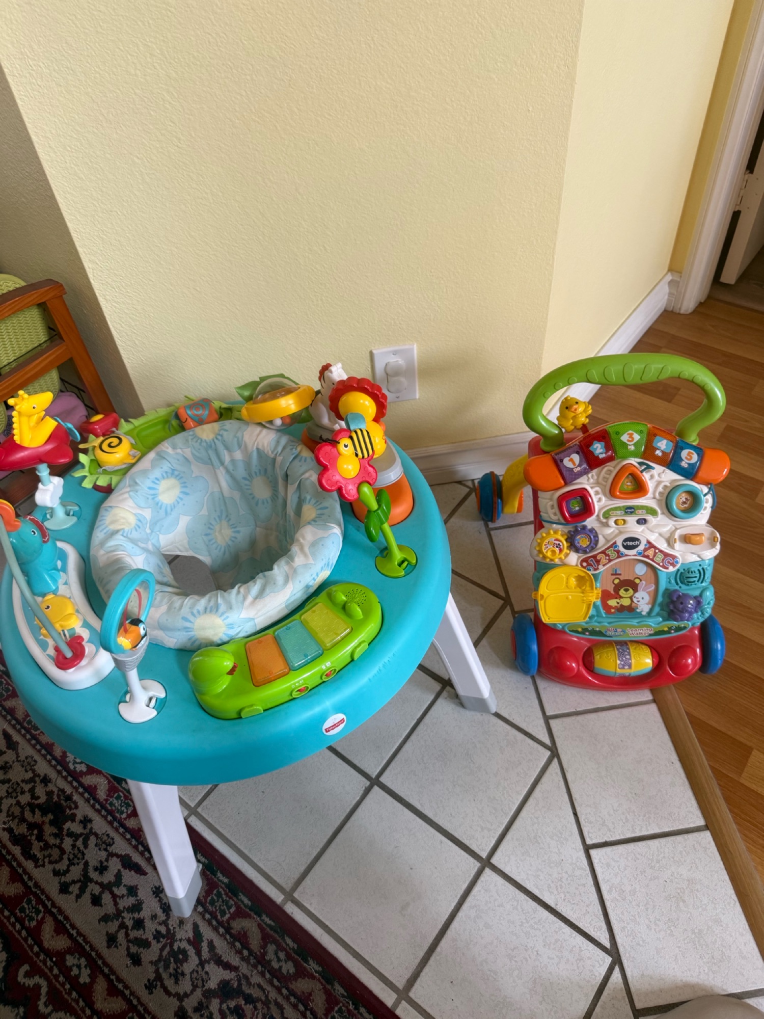 아기용품 2 개 - 1