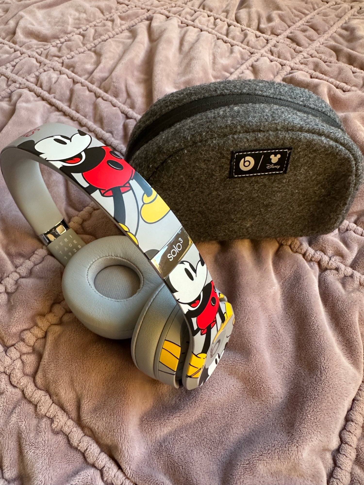 Beats Solo 3 wireless Mickey’s 90th Anniversary Editio - 1