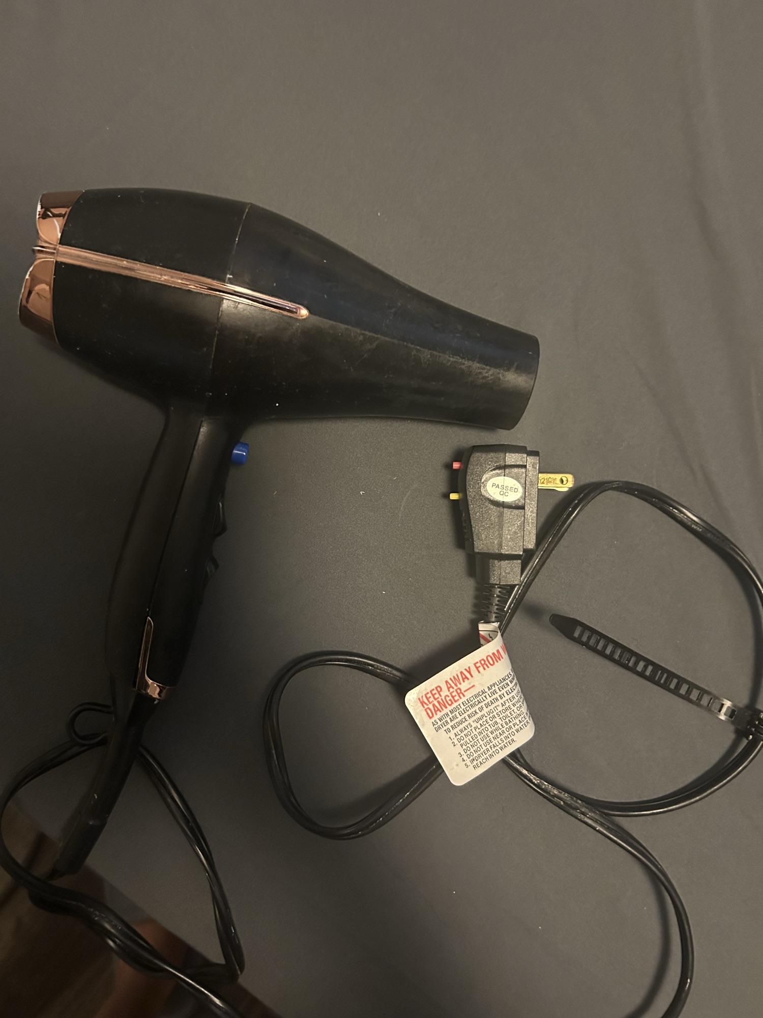 드라이기 작동 잘 되고 닦아써야해요 - 1