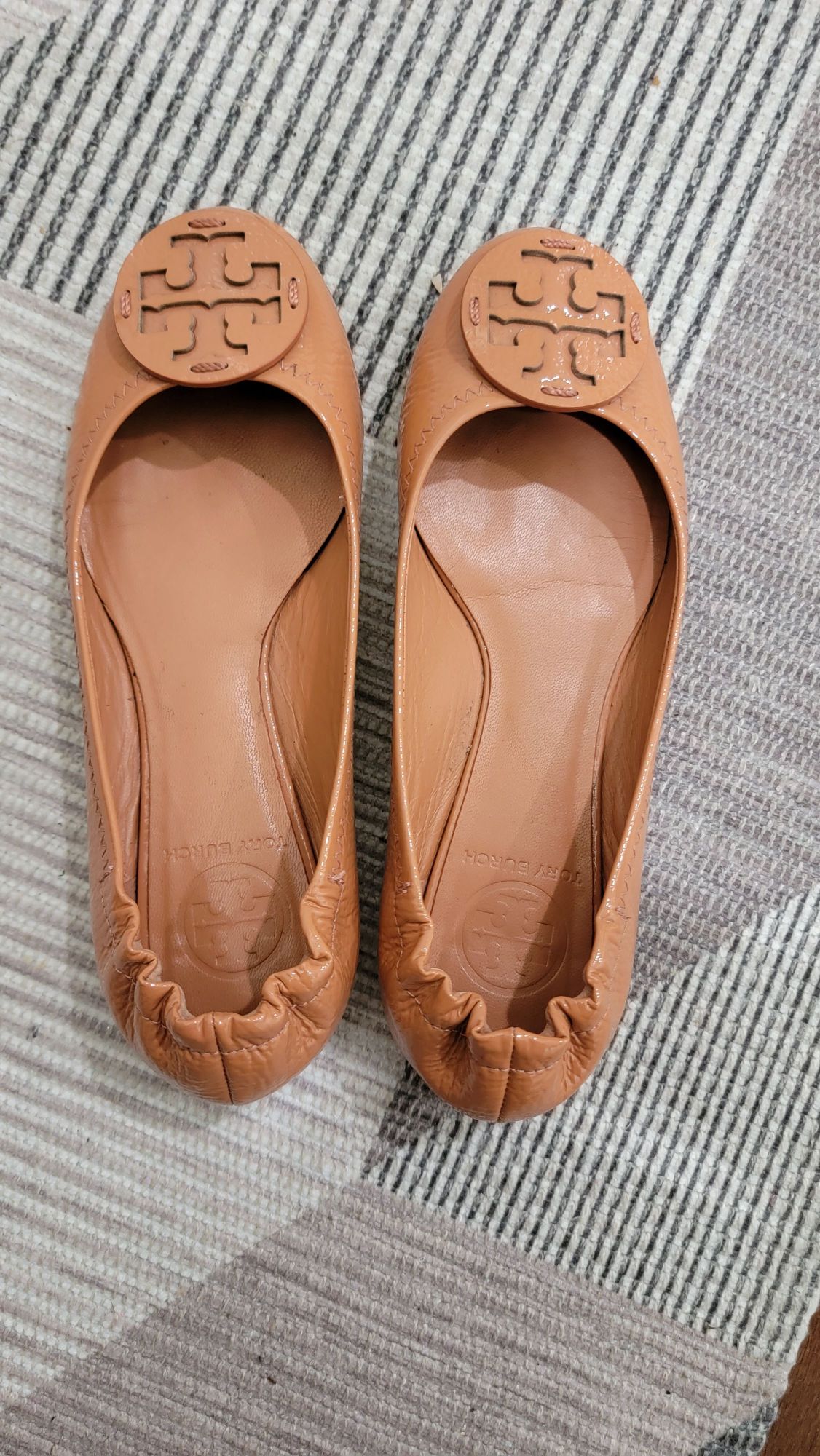 Tory birch flat. - 1