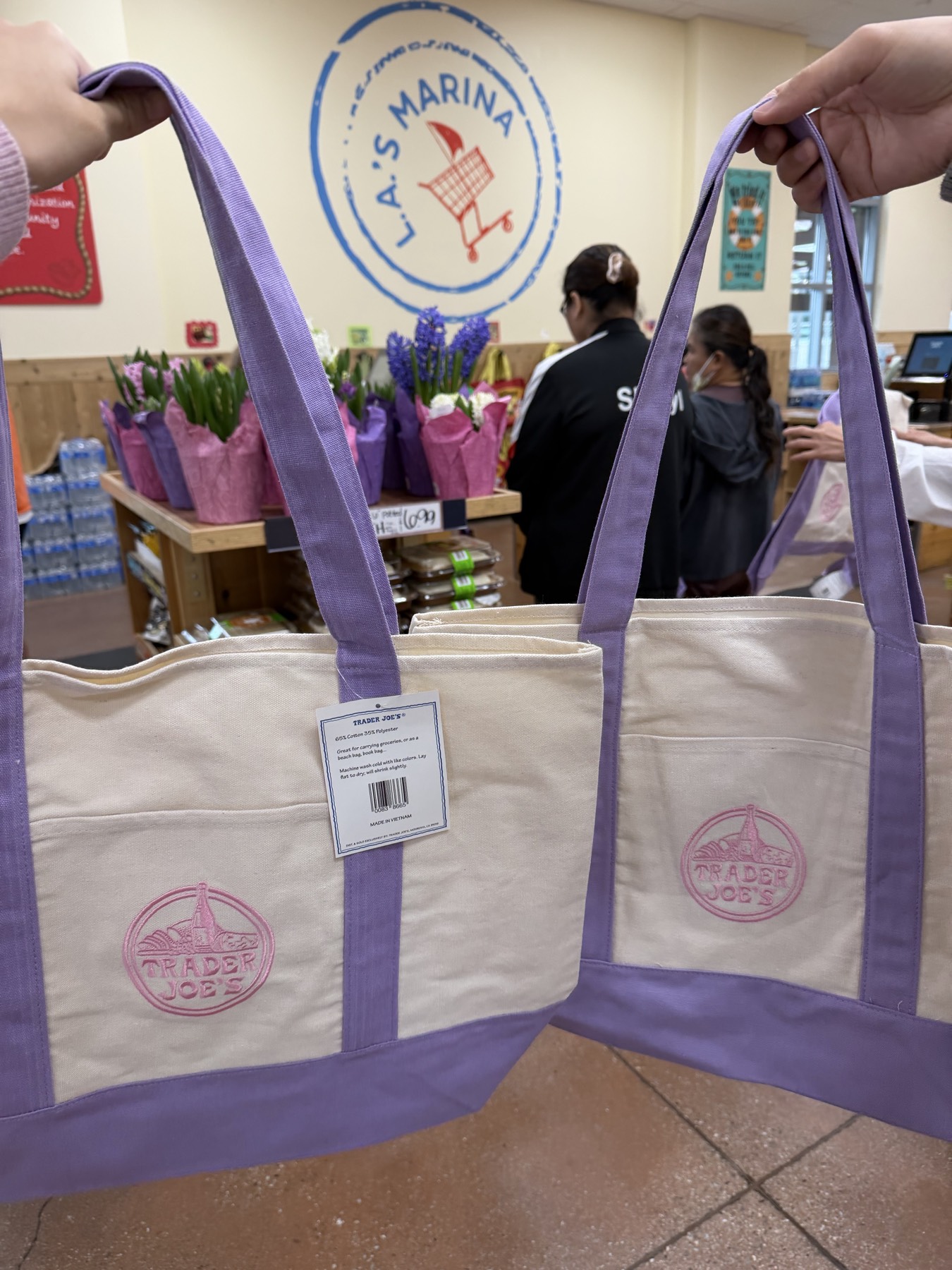 한정판 트레이더 조 라벤더 빅 토트백 방금 픽업해 왔어요! - 1