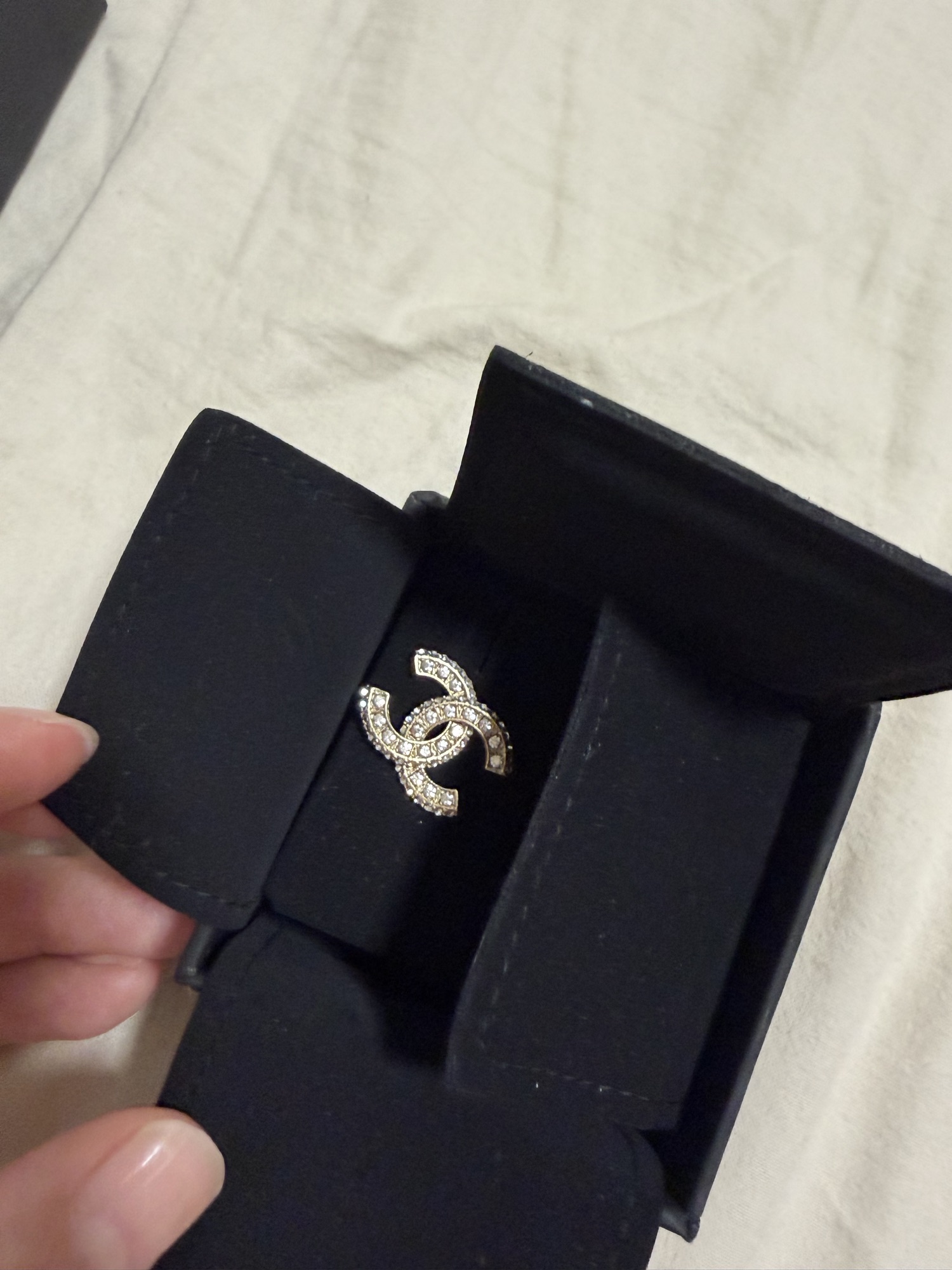 Authentic Chanel CC stud earrings 샤넬 귀걸이 - 1