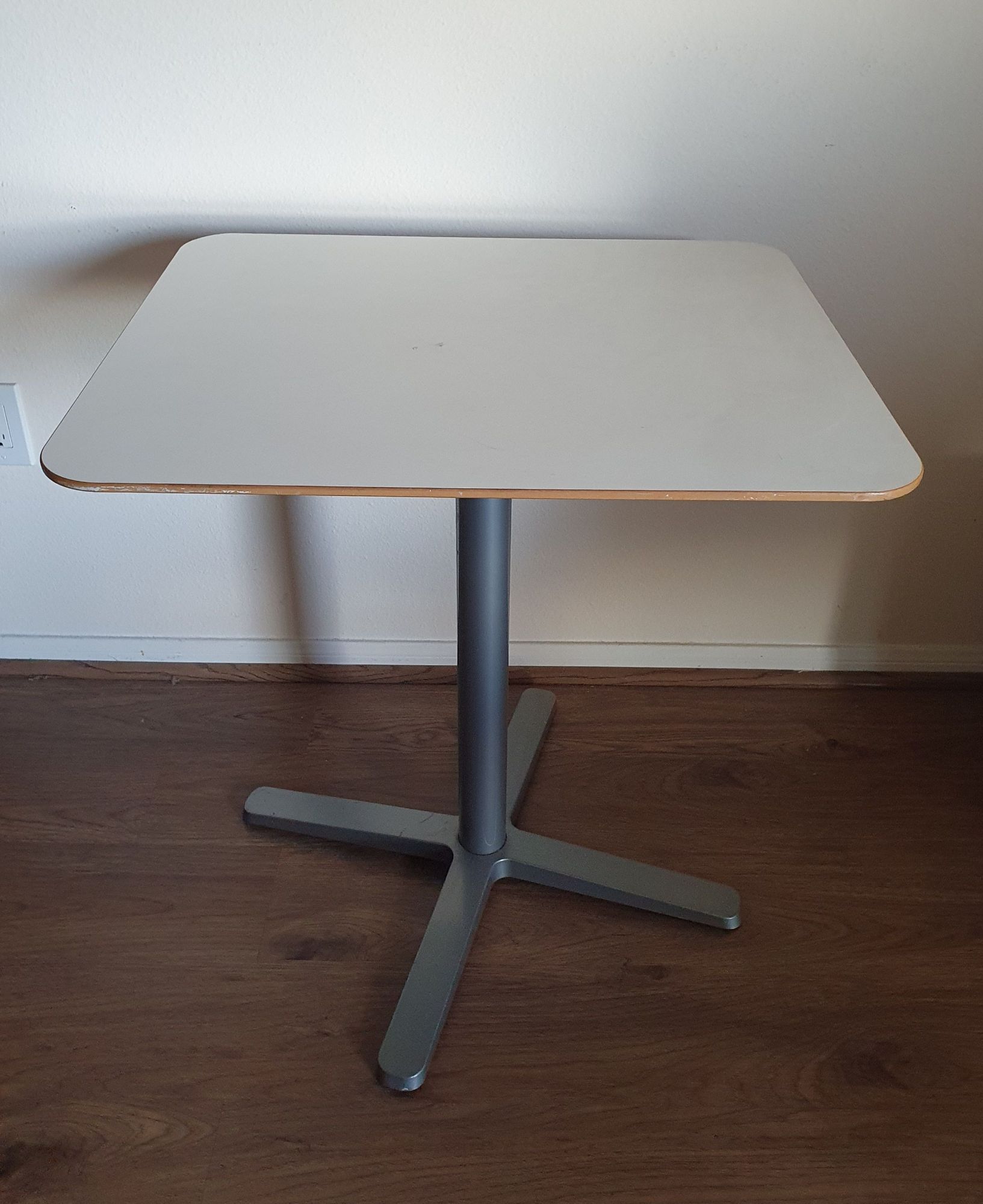 IKEA 화이트 탑 테이블 - 1