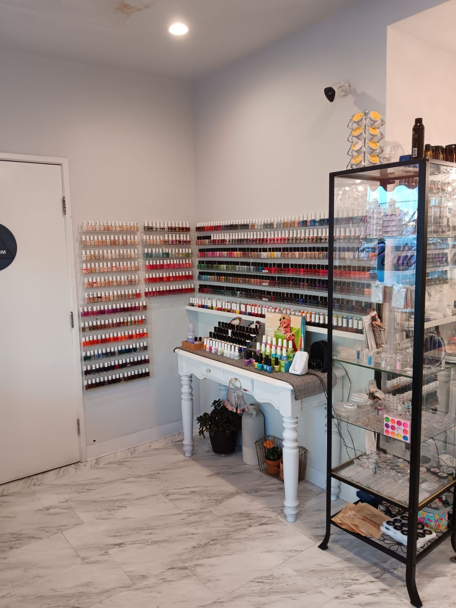 네일가게 초보자구 합니다 숙식제공합니다