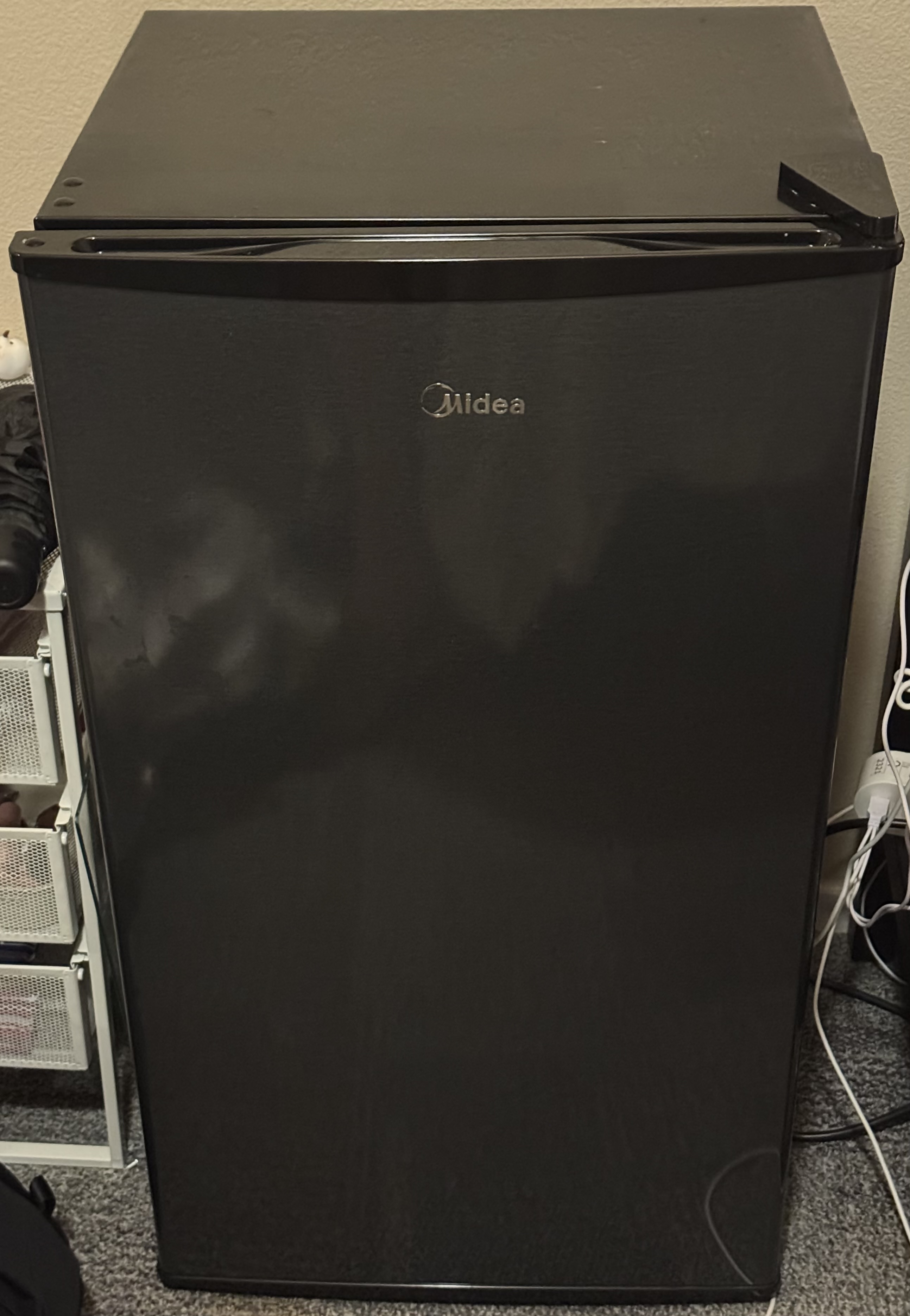 Midea 3.3-cu ft 냉장고 - 1