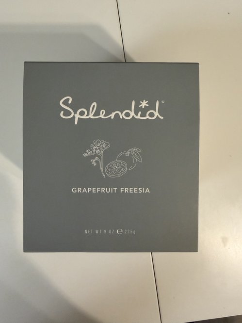 Splendid Grapefruit Freesia 향초 9oz