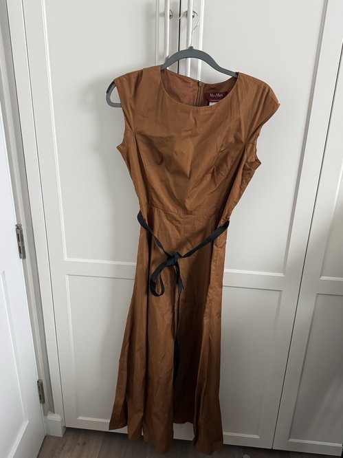 MaxMara 브라운 슬리브리스 롱 원피스
