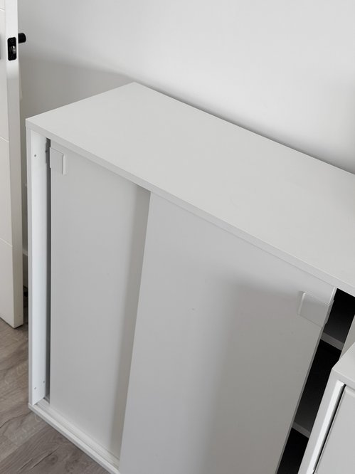 IKEA WHITE 슬라이딩 수납장