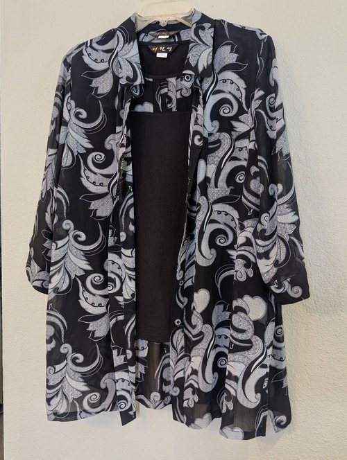 총 세개 의  앞단추 퓨닉 tops
