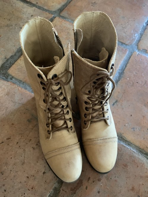Steve Madden 베이지 레이스업 안클부츠