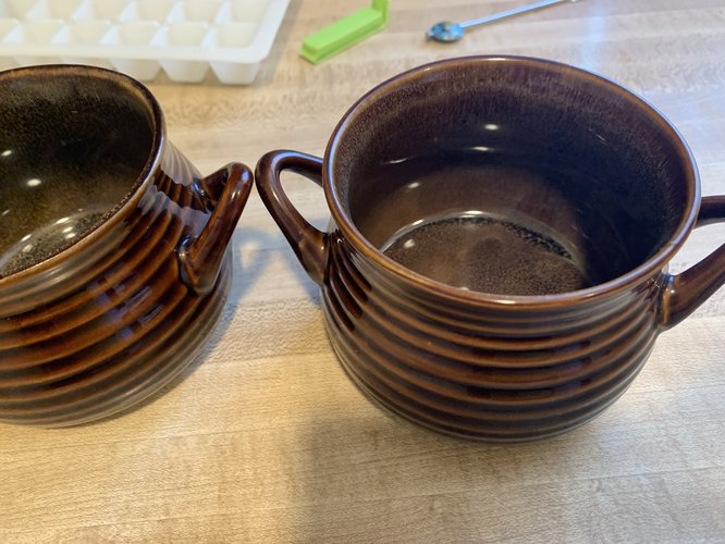 Crate & barrel 손잡이 잇는 스프 그릇 2개 세트