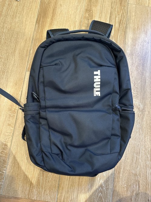 Thule 검정색 백팩