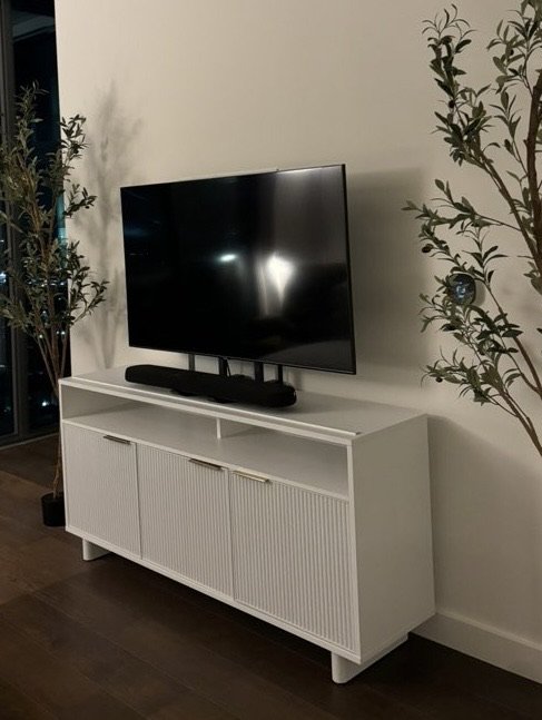 이쁜 티비 스탠드 (70in TV 거치 가능)