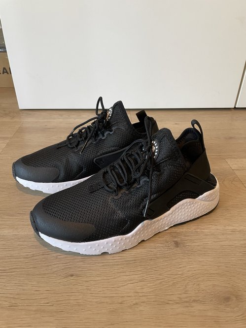 Nike Air Hurache Run Ultra / Mens 7.5 / Womens 8.5 / 255 / New
