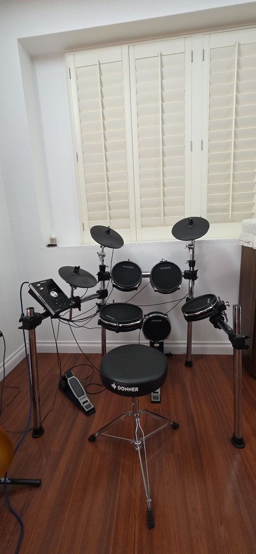 Alesis  전자드럼세트 8piece +Alesis 스피커 2000w