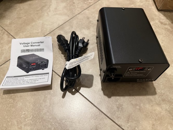 볼티지 컨버터 220V to 110V (새 상품, 반값)