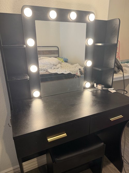 화장대 Vanity desk with lights