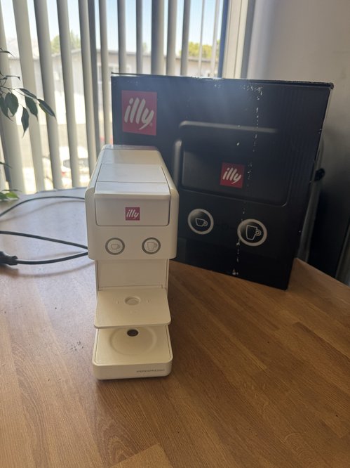 Illy y3.3 캡슐 커피메이커