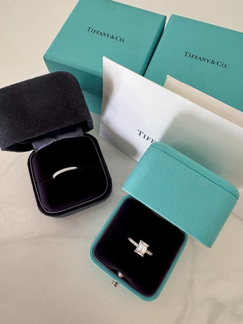 Tiffany & Co. 에메랄드컷 다이아 링 2 세트