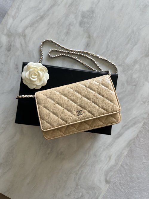 Chanel 클래식 WOC (Wallet on Chain) 베이지 캐비어 / 실버 하드웨어 /