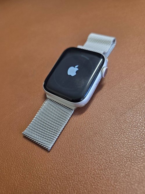 애플워치 시리즈 6 GPS + Cellular 44mm 알루미늄 셀룰러 모델 판매합니다.