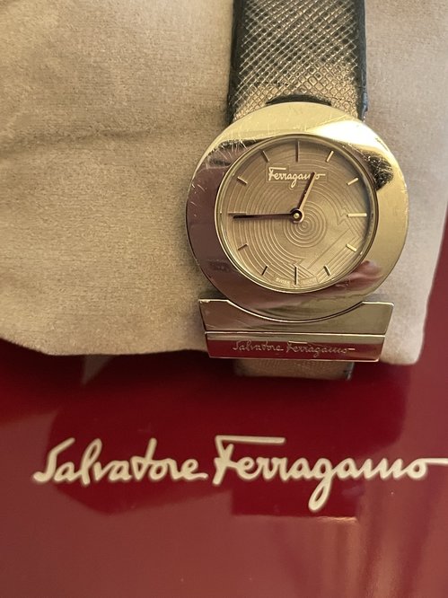 Salvatore Ferragamo Silver Grey 손목시계