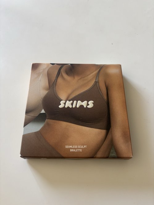 (미개봉 새상품) SKIMS 스킴스 심리스 스컬프트 브라렛 sand 색상 S 사이즈