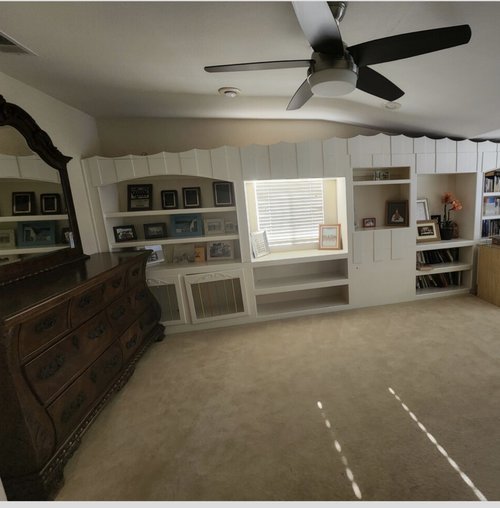 room - West End, Fontana