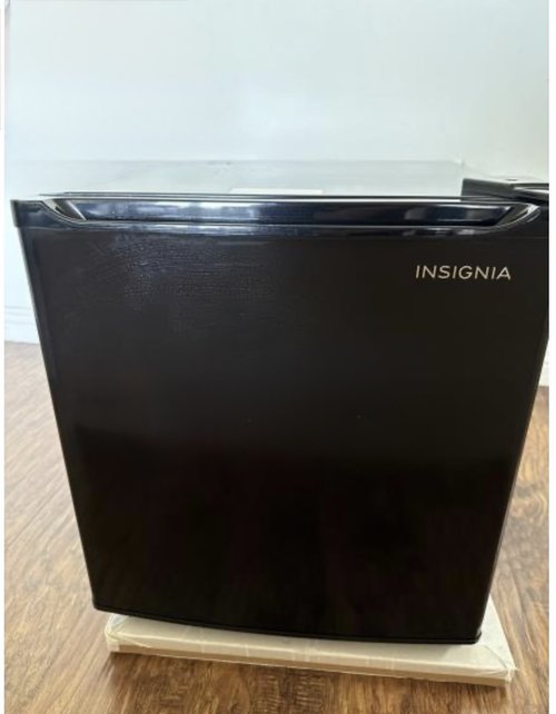 Insignia 블랙 미니 냉장고