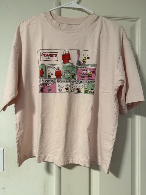 Uniqlo t shirt