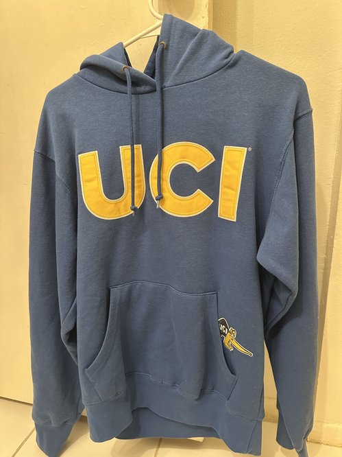 한 번 입은 UC 얼바인 후드티