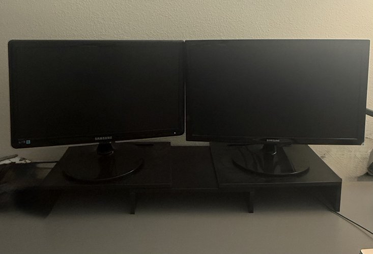 삼성모니터 2 대 (22“ & 24”) 와 거치대