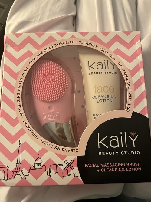 Kaily 세안 브러쉬와 클렌징로션세트 $10 (새상품)