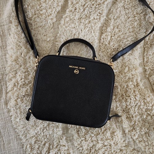 Michael Kors 네모 가방 (Medium)