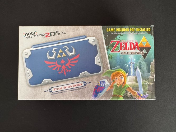 닌텐도 New Nintendo 2DS XL Console | Zelda Hylian Shield Edition | Brand NEW