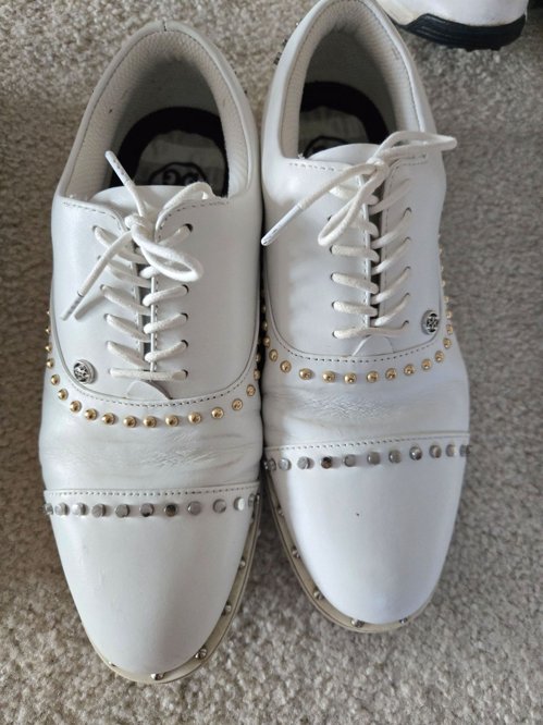 Gfore 골프화 여자 9.5 신발이 작게 나왔어요