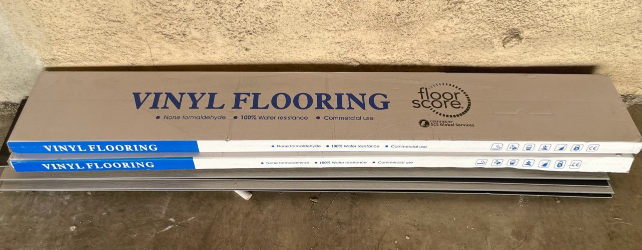 Vinyl flooring. 타일