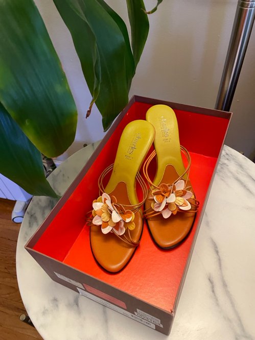 샌달 가격 내렸어요