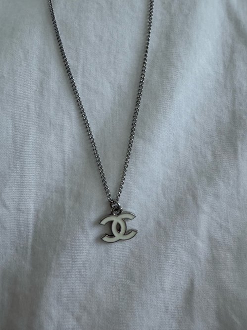 샤넬 cc 업사이클링 목걸이 (화이트 단면)