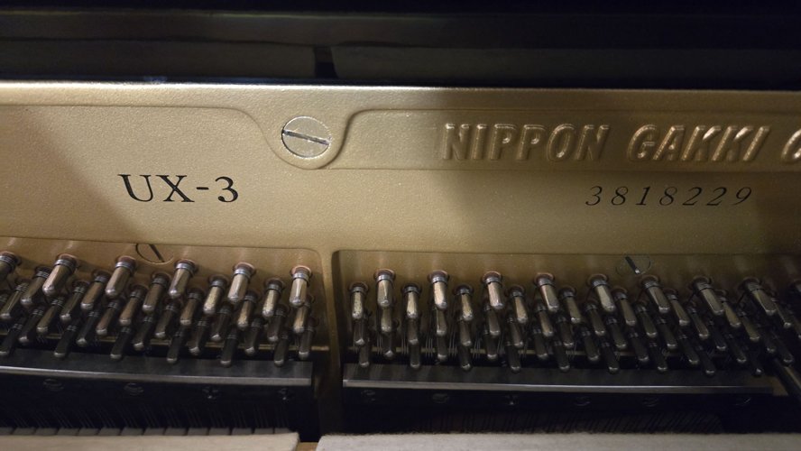 UX-3Yamaha piano