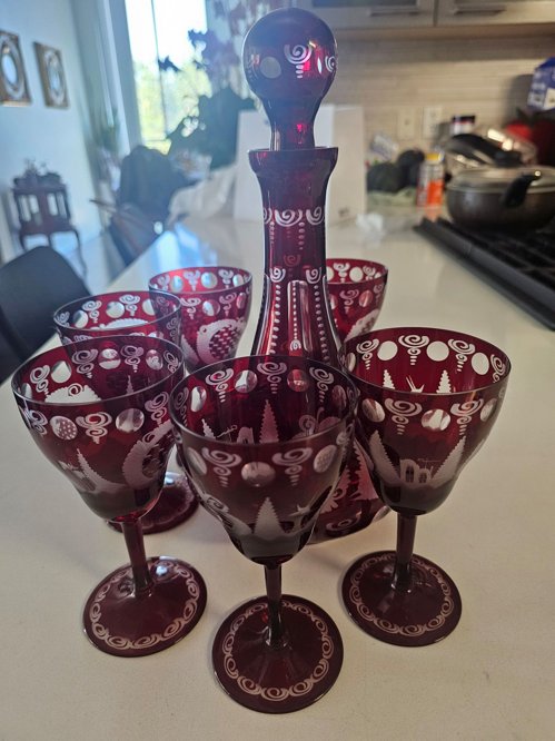 와인 양주병.잔 셑트참고로 물병과 잔으로 써도 됩니다 회장님 사무실 책상위에 물병으로