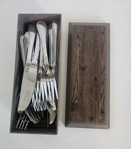 수저통과 포크, 나이프 전부