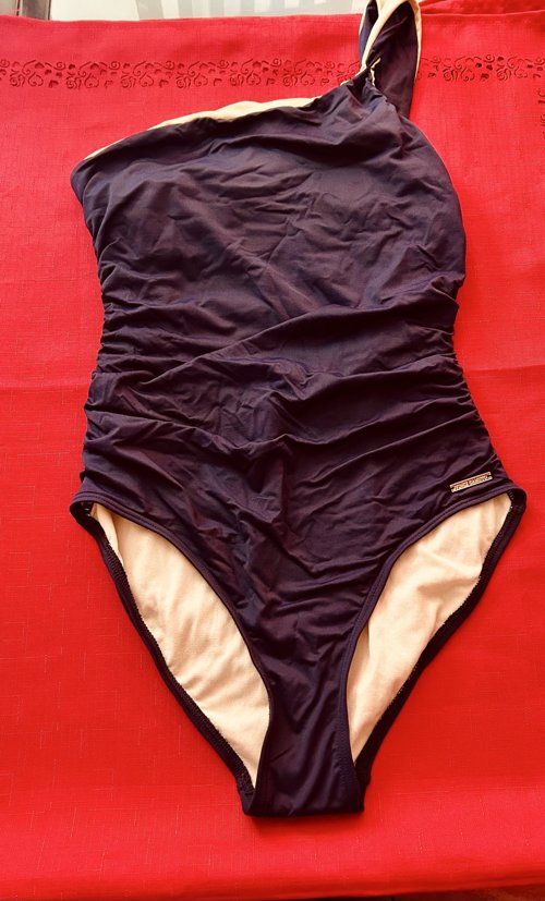 빈스 카무토(Vince Camuto) 원숄더 수영복