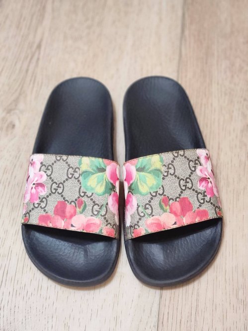 Gucci Rubber slide sandals
