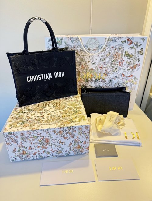 정품) 크리스찬 디올 북토트 (영수증모두 포 함)