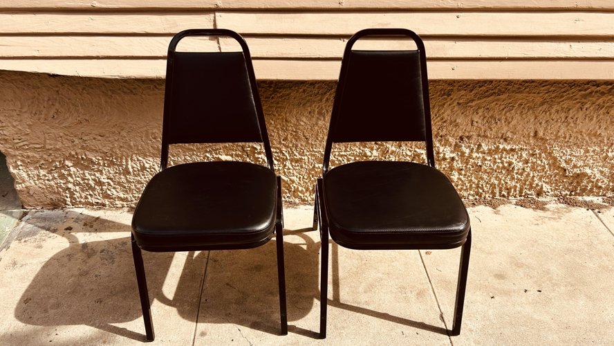 사무실용/보조용 블랙 스택 의자 2개