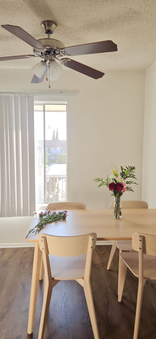 이사 때문에 가구들 처분합니다.