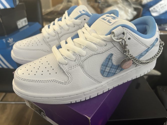 Us8.5 / 265 / 나이키 x 니콜 하우스 SB 덩크 로우 프로 화이트 앤 유니버시티 블루
