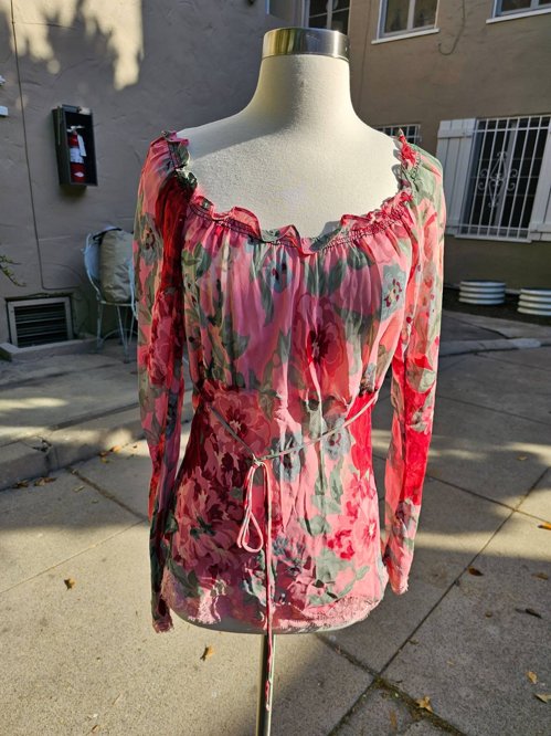 Betsey Johnson 꽃무늬 블라우스